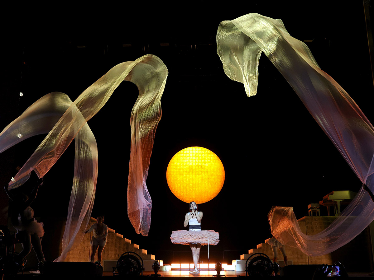 Rosalía in concerto a Parigi per il Lux Tour