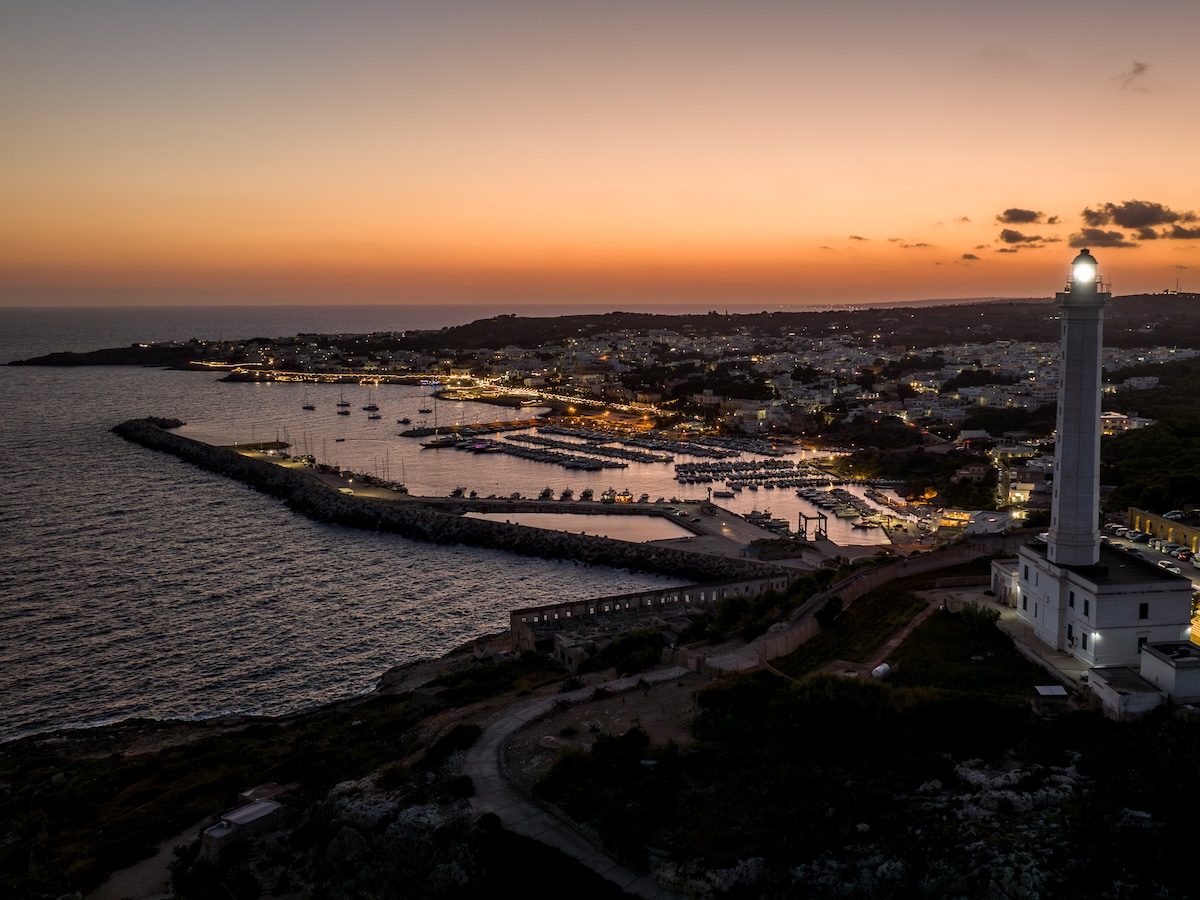 Drone View of the Lighthouse at Santa Maria di Leuca at Sunset Le località italiane dove tutti vorranno andare quest’estate