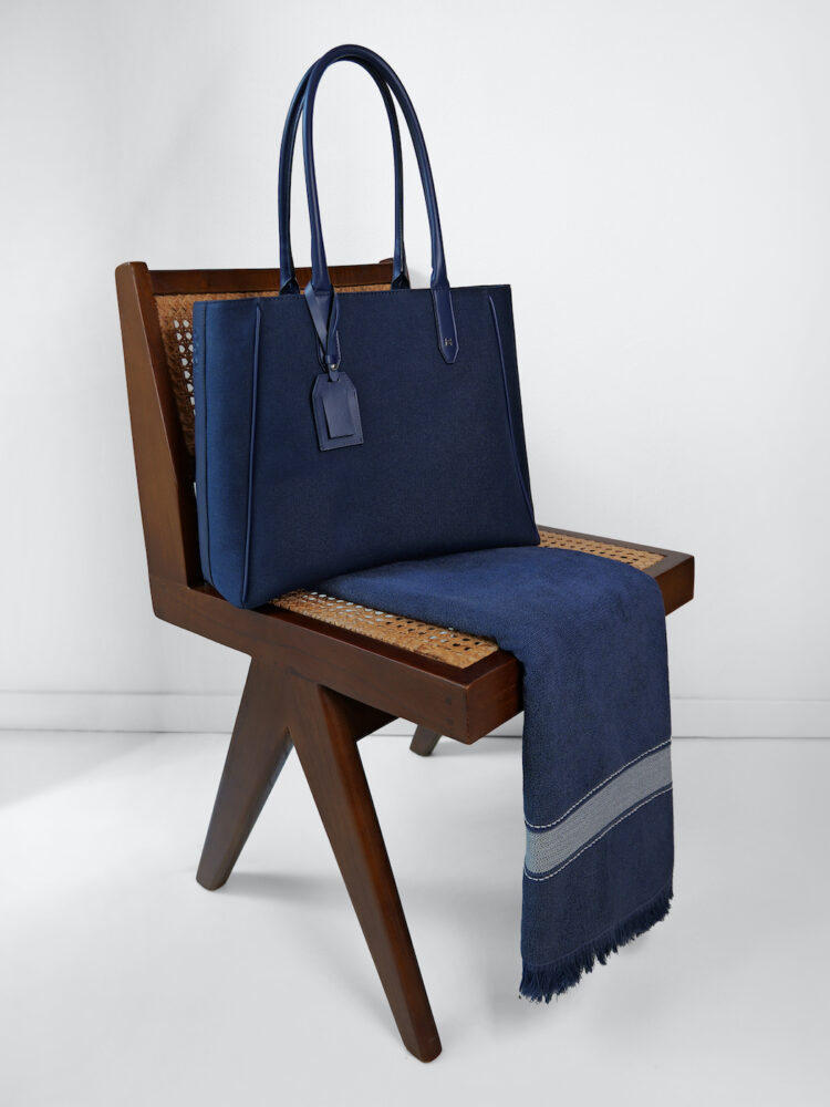 1900 beach bag still