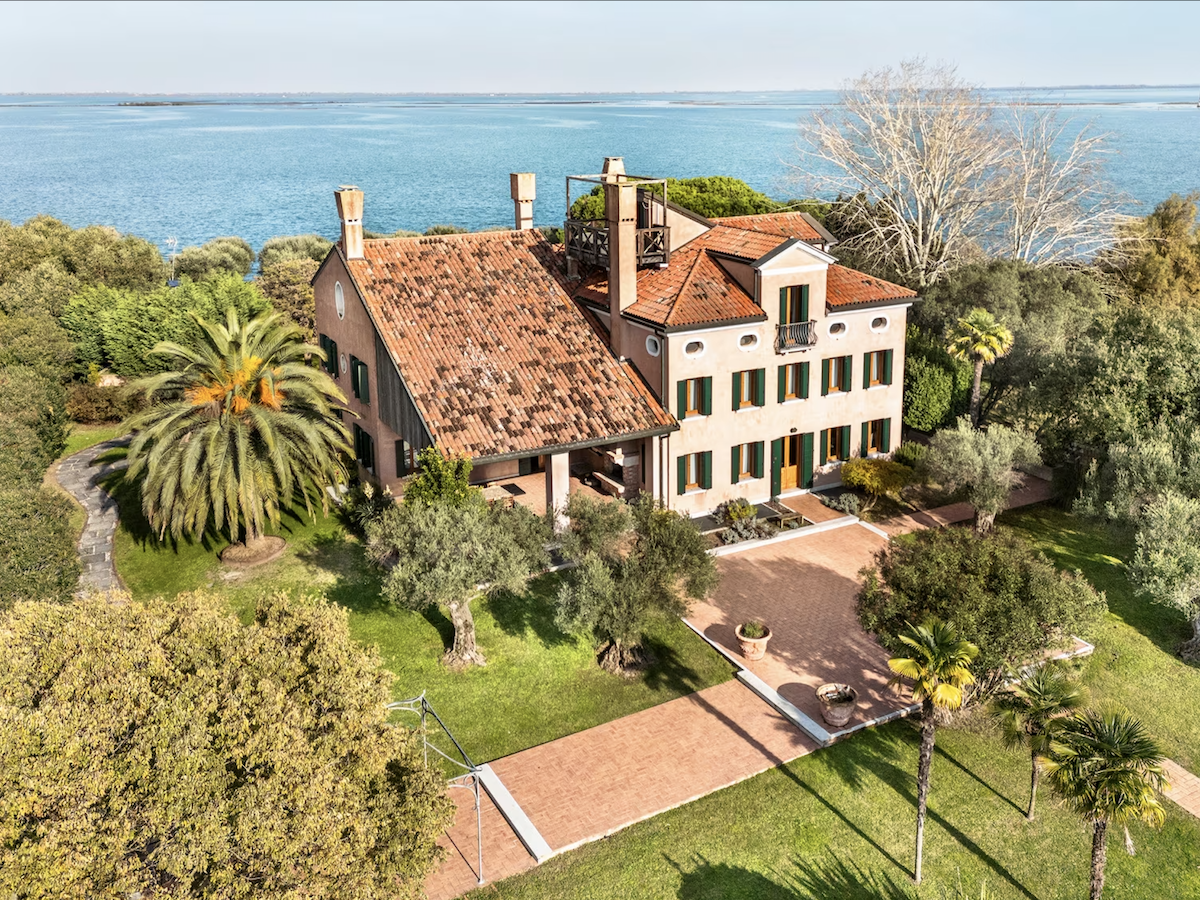 isola santa cristina villa