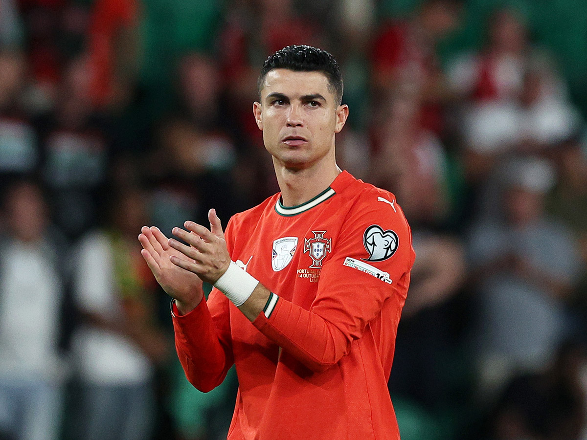 Cristiano Ronaldo con la maglia del Portogallo Cristiano Ronaldo con la maglia del Portogallo