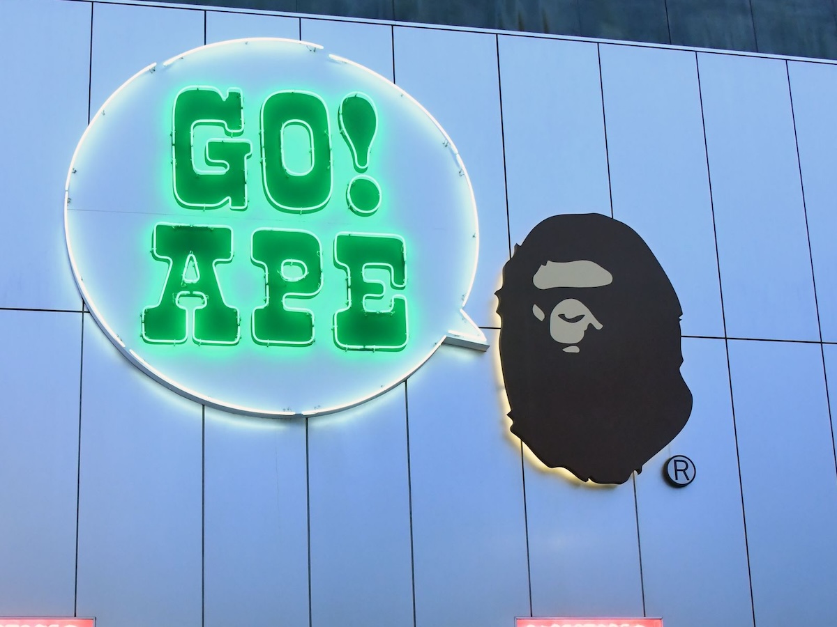 A BATHING APE logo