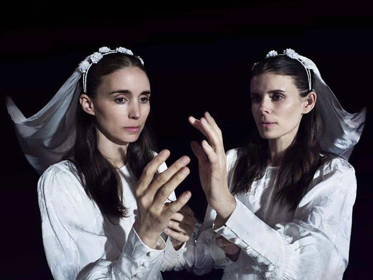 Kate Mara e Rooney Mara in "Bucking Fastard"