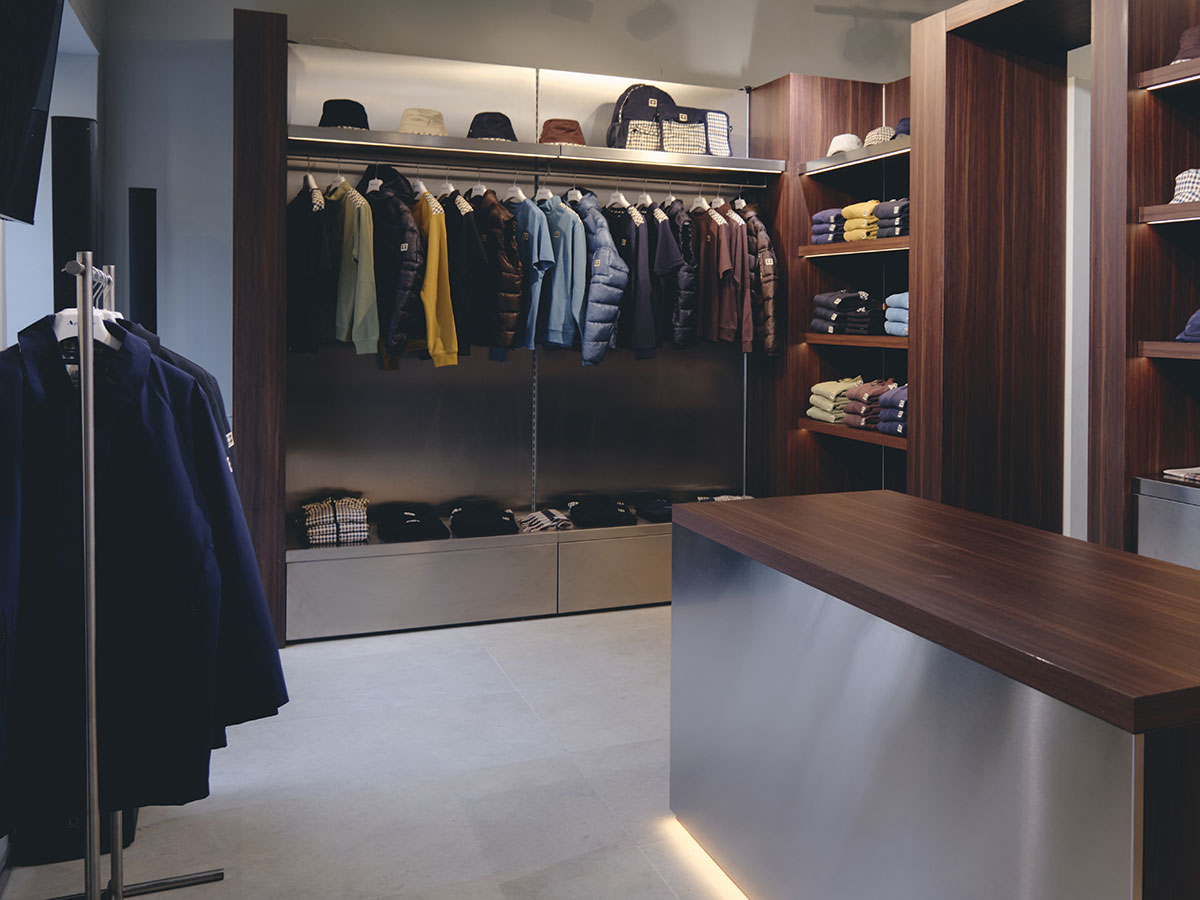 Il nuovo flagship store di Aquascutum Active a Roma